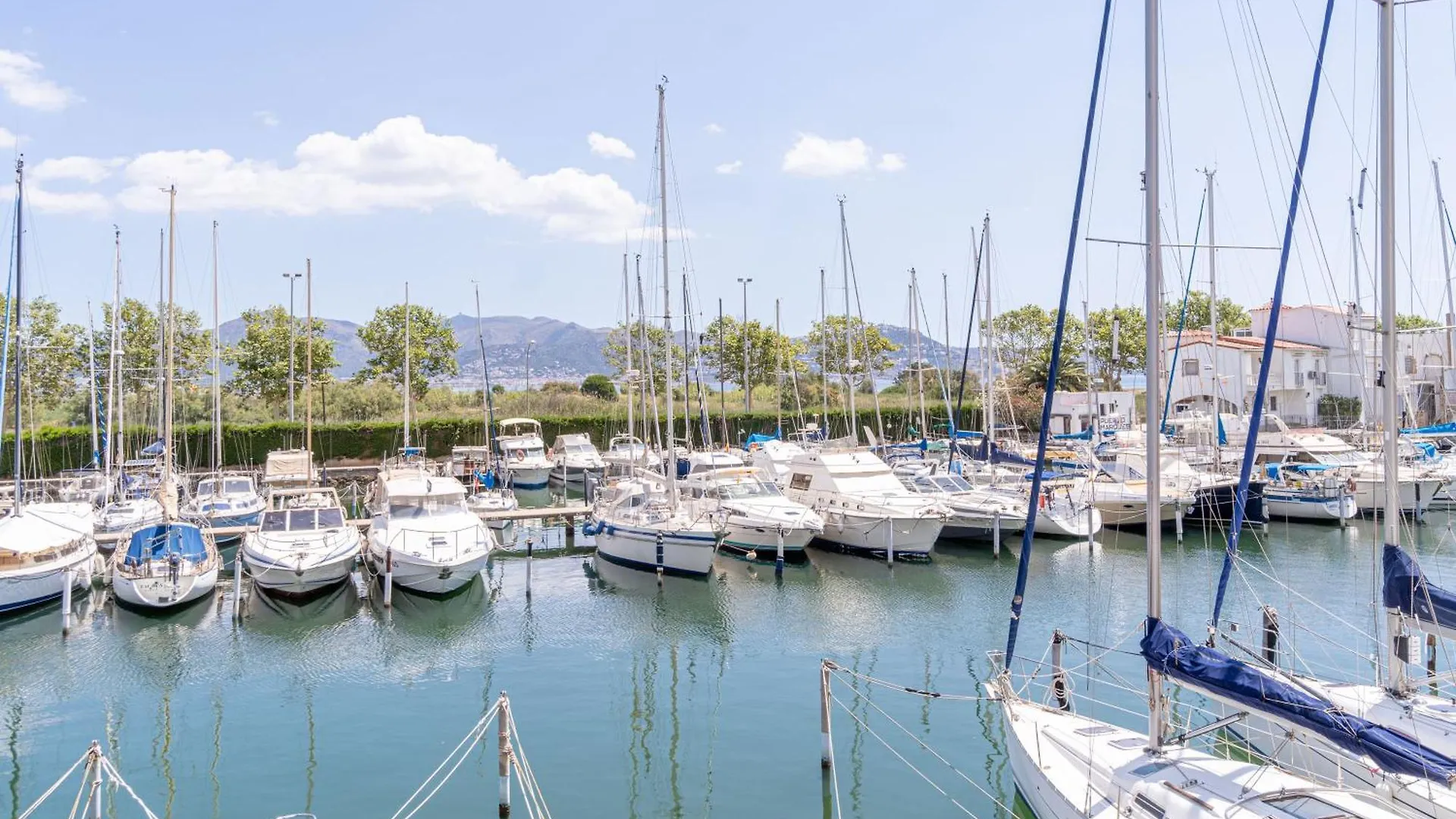 Basic Comfort Apartment Port Moxo 1º 0131 Empuriabrava