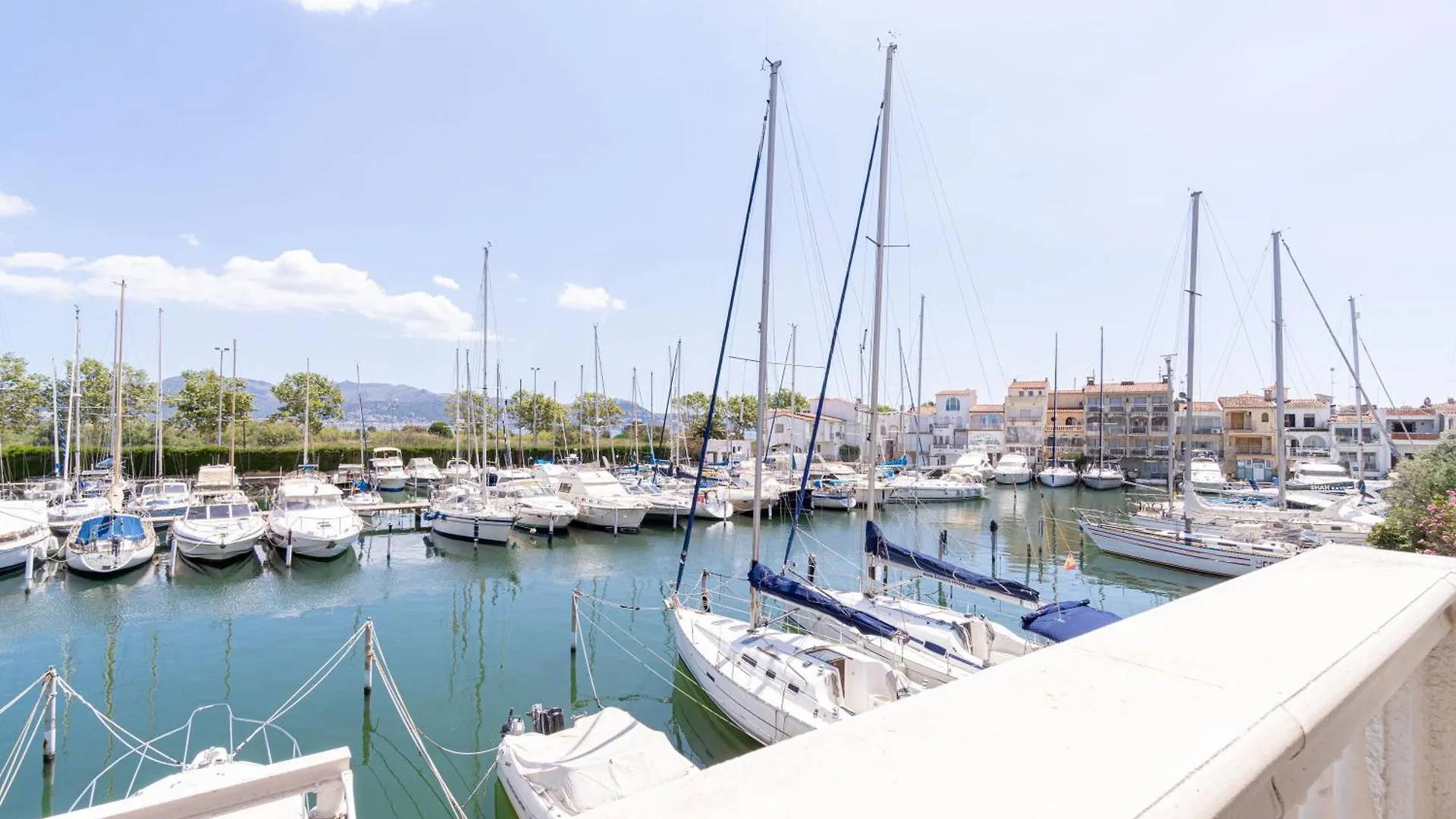 Basic Comfort Apartment Port Moxo 1º 0131 Empuriabrava