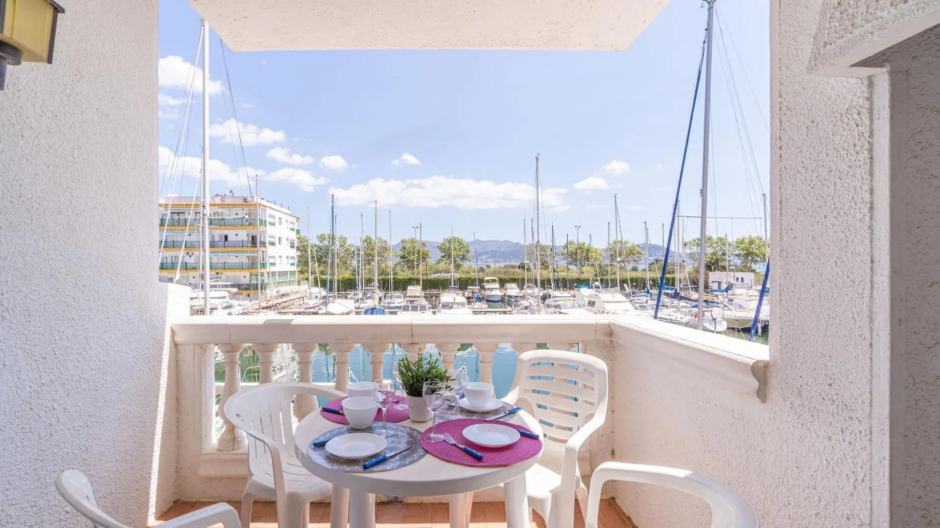 Basic Comfort Apartment Port Moxo 1º 0131 Empuriabrava