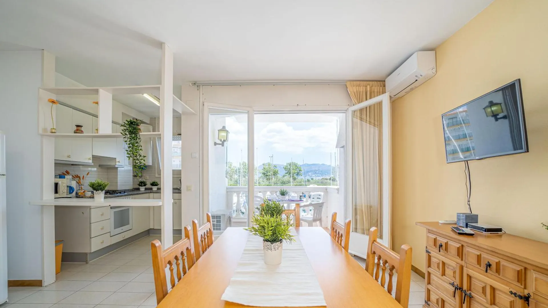 Basic Comfort Apartment Port Moxo 1º 0131 Empuriabrava